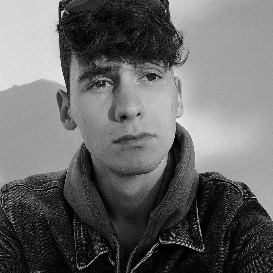 Close up black & white picture of me (author of this site).